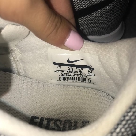 Nike running shoes - Picture 3 of 5